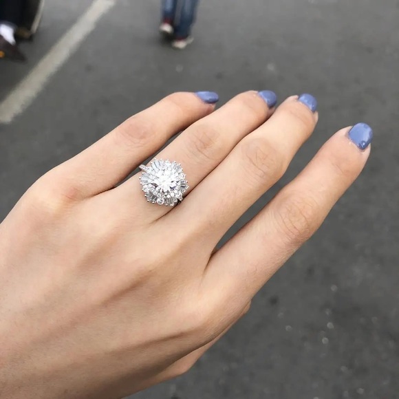 New Women’s 925 Silver Beautiful Flower Diamond Ring - Picture 2 of 5